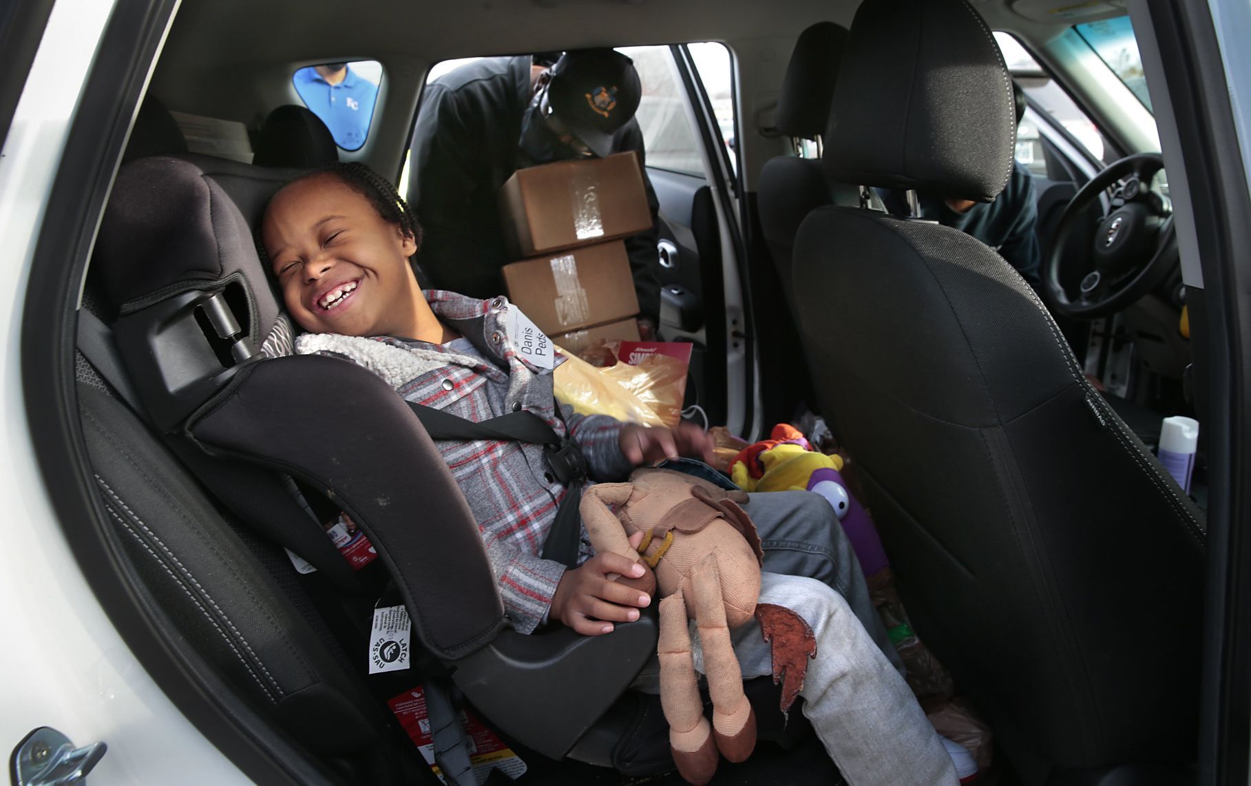 Temple preserves their Thanksgiving tradition, feeding the hungry with an eye on the virus
